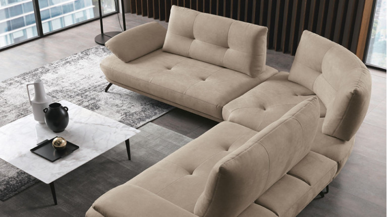 BOGART sofa | Curves accentuated by elegant stitching