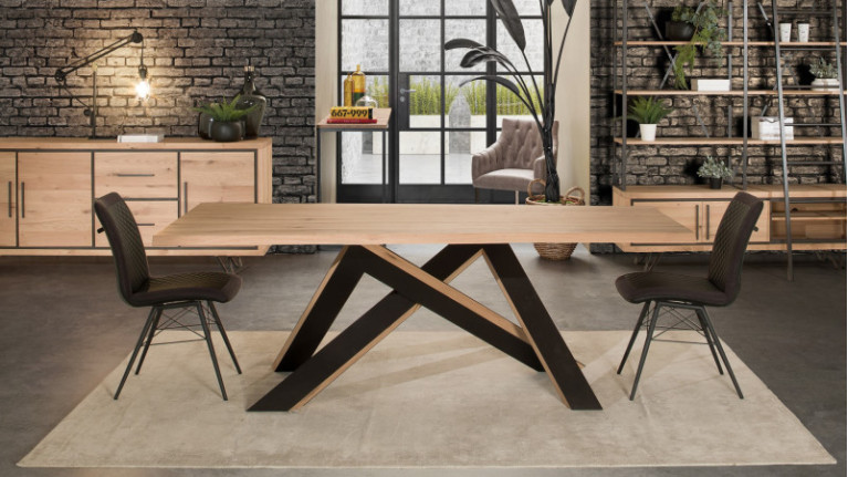 Table de repas extensible QUEBEC - Une collection 100% en chêne massif. Esprit industriel mêlant bois et métal.