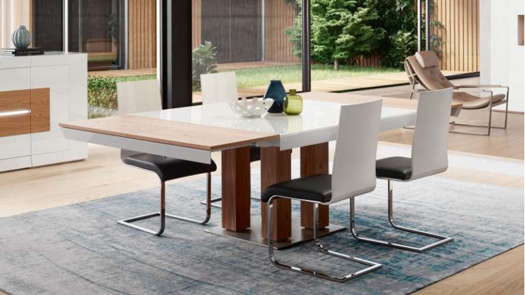 Table de repas extensible carrée VIGO - Bel effet de relief pour mettre en valeur l'authenticité du chêne. Allonges en bout de t
