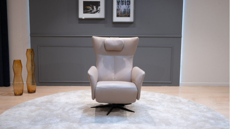 OSLO electric recliner with integrated footrest