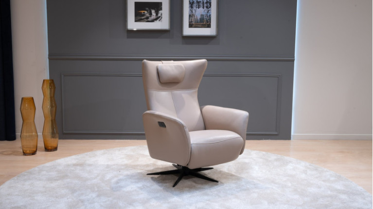 OSLO electric recliner with integrated footrest