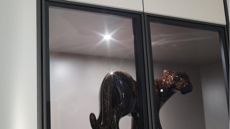 Vitrine CIRCUS | A contemporary, round design