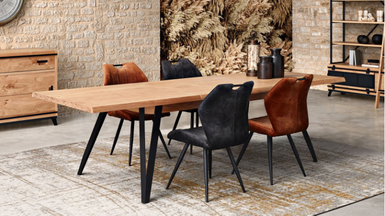 Table de repas extensible FABRIQUE - Un style industriel très tendance associant le métal et le bois brut. Existe avec allonge.