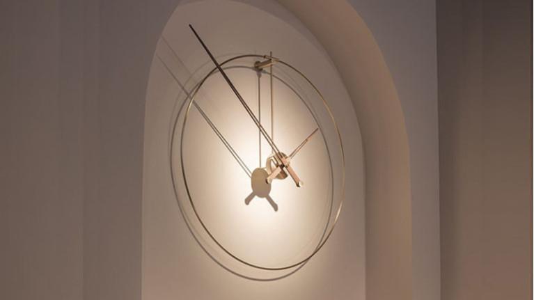 ANDA wall clock | Wood and brass, 2 finishes.