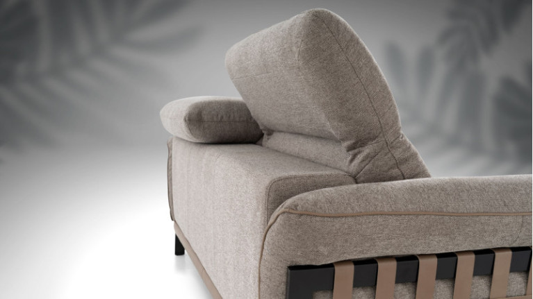 Canapé TRESSY I Confort souple, élégance des accoudoirs en cuir tressé