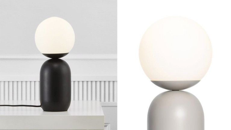 Lampe ronde en verre blanc opalin qui diffuse une lumière douce