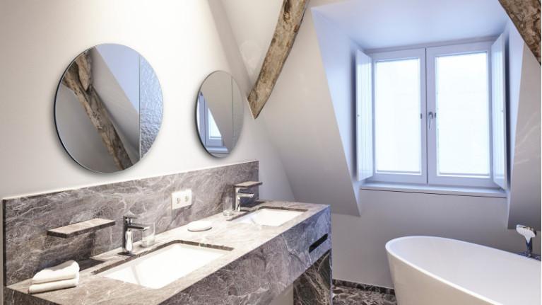 Mirror CORD I Intriguing contrast