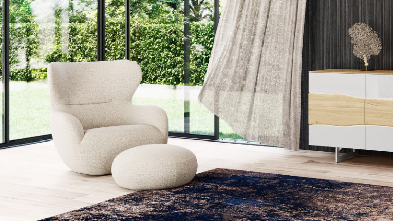 Fauteuil en tissu beige COCOON et son pouf