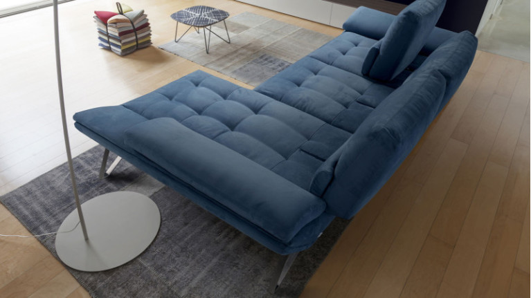 FLY corner sofa | A mustard-yellow velvet-look living room