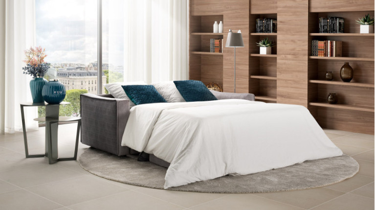 EVELYNE sofa bed - Quick-release opening system. Comfortable with upholstered cushions and pillow-top headrests.