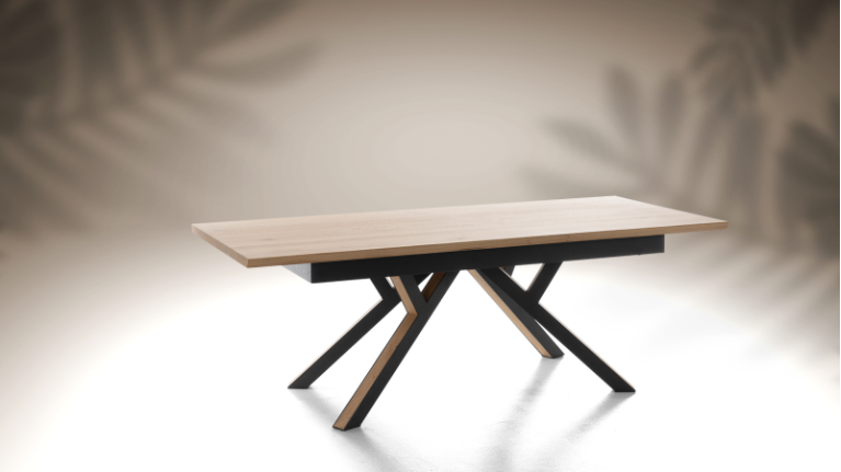 RELIEF solid wood extendable dining table | Oak in the spotlight