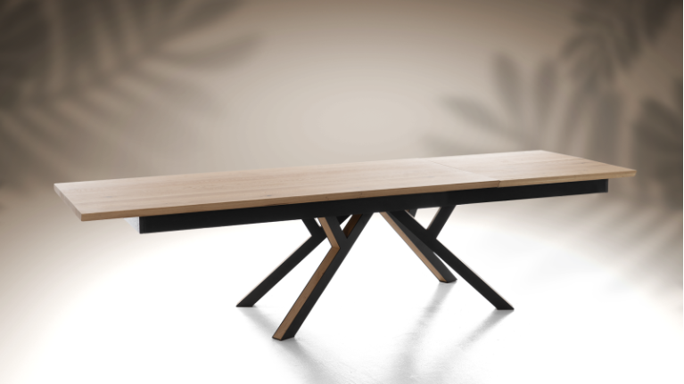 RELIEF solid wood extendable dining table | Oak in the spotlight