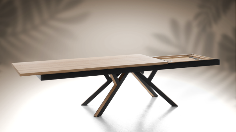 RELIEF solid wood extendable dining table | Oak in the spotlight