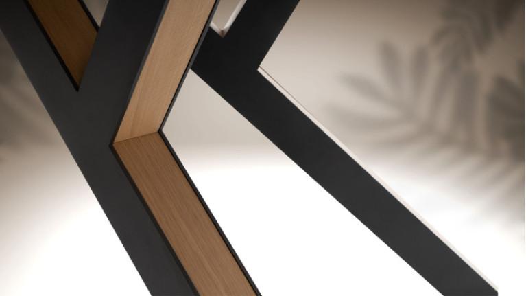 RELIEF solid wood extendable dining table | Oak in the spotlight