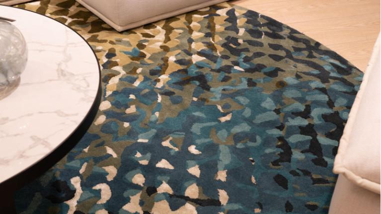 Oval rugs APIDEA | Camouflage effect revisited