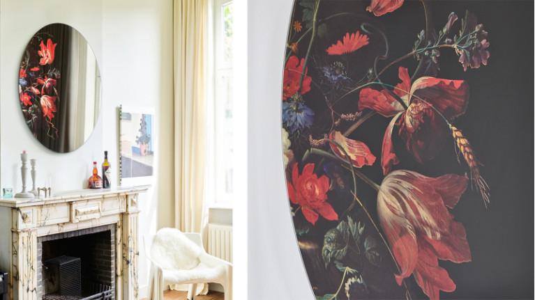 MUSEO mirror I Floral design blends in with the room's reflections