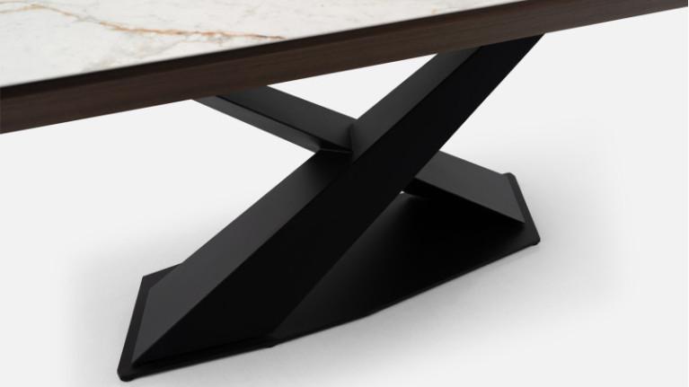 ECLIPSE white ceramic dining table | A high-end dining room