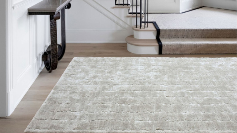 MIURA rug | Discreet elegance