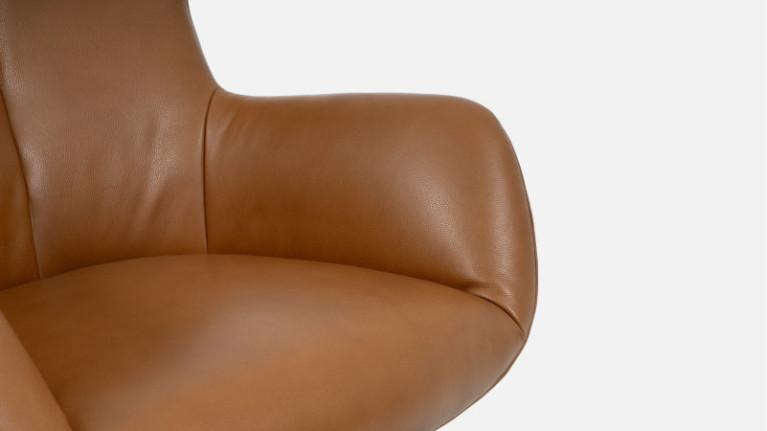 DEXTER leather swivel armchair | Comfort and elegance