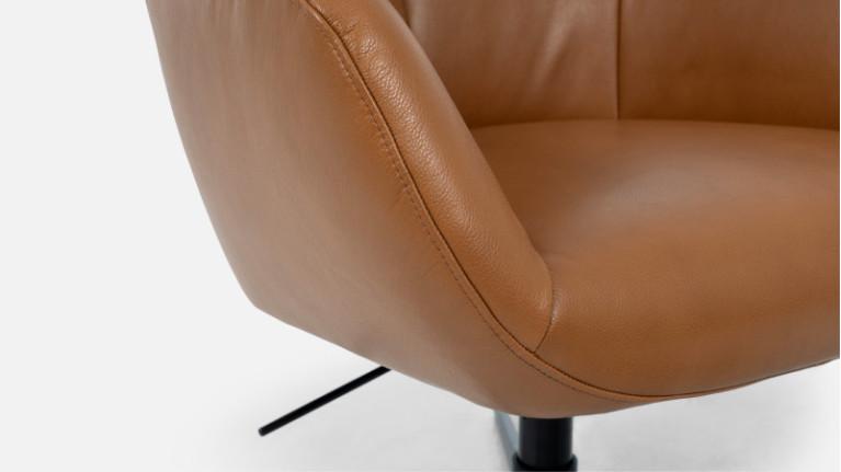 DEXTER leather swivel armchair | Comfort and elegance