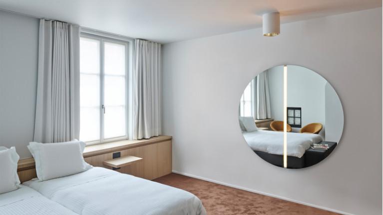 LUNA I Mirror Impressive diameter, luminous center or black glass