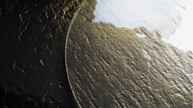 OTTO round dining table | Molten glass