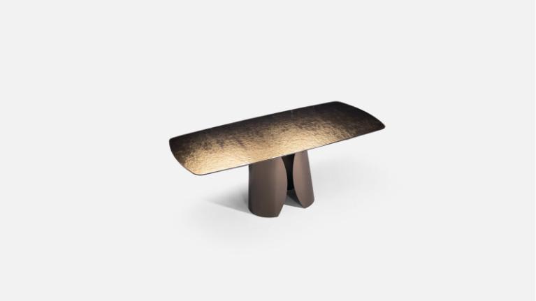 OTTO extendable dining table | Molten glass