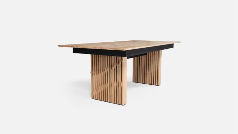 VOGUE extendable oak dining table
