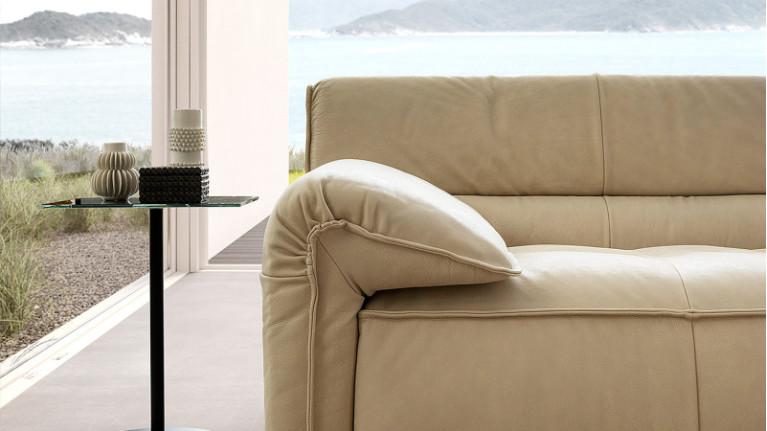 VOLA modular corner sofa in beige leather | Generous dimensions