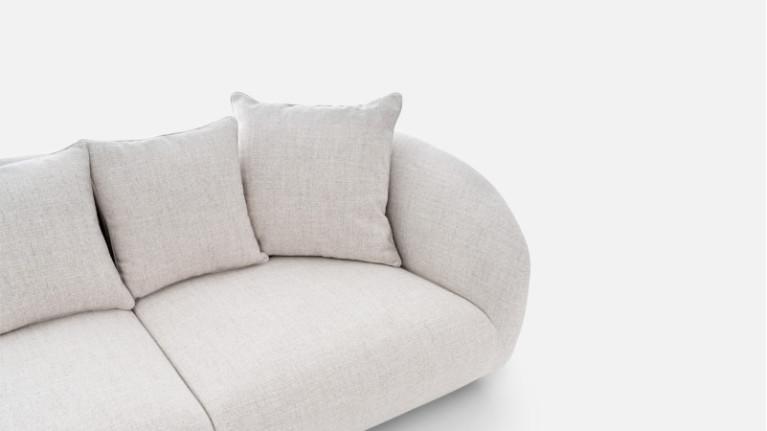 RIVA maxi sofa | Wrap-around curves and generous comfort