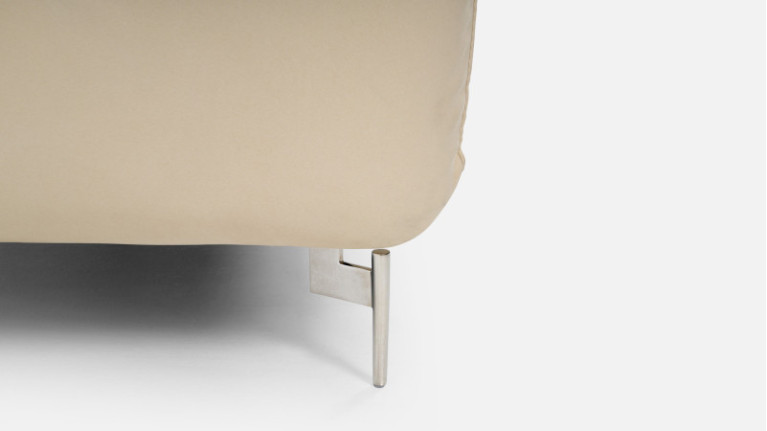 FLUFFY sofa | Feather comfort, compact design