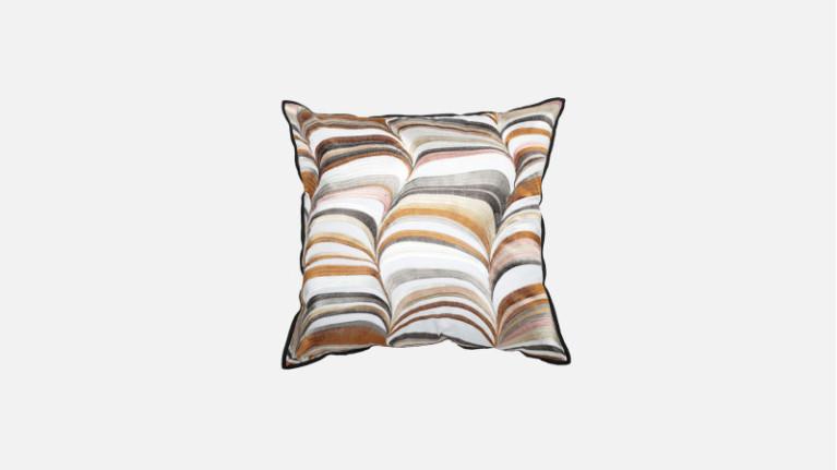 STRATES cushion | The illusion of relief