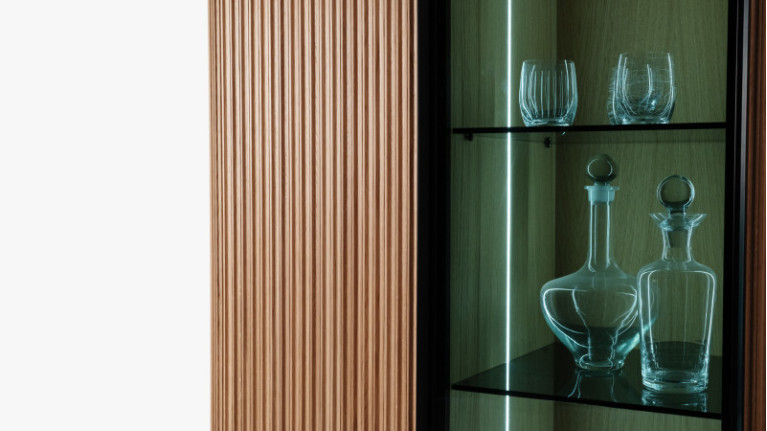 Vitrine CANNELE | Des courbes douces et harmonieuses