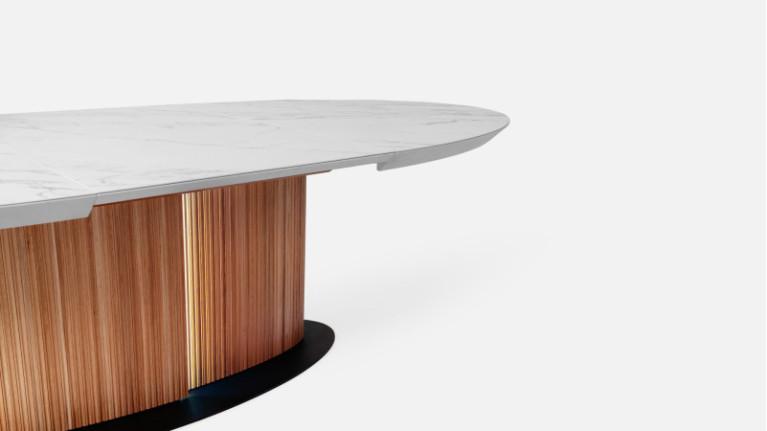 CANNELE extendable dining table | Soft, harmonious curves