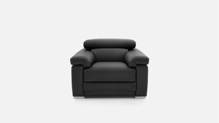 MONICA leather armchair | Timeless elegance