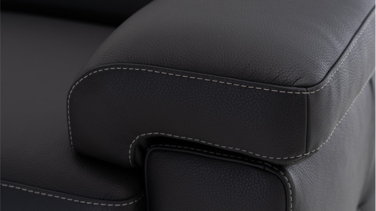 MONICA leather armchair | Timeless elegance