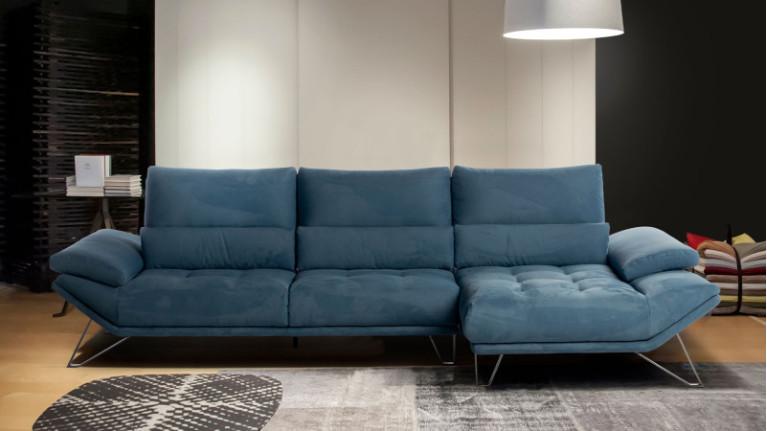 FLY leather corner sofa | A contemporary living room