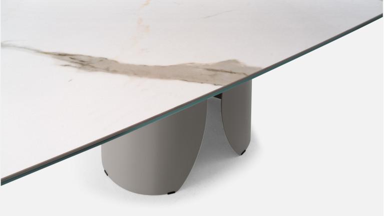 OTTO ceramic extendable dining table | In fused glass