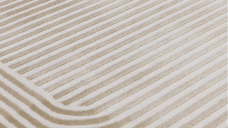 Designer rug with clean lines and a graphic shape, KUZA SHAPE