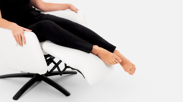 FLOCON electric recliner | Wrap-around design and lines