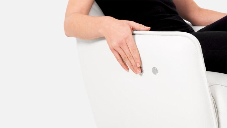 FLOCON electric recliner | Wrap-around design and lines