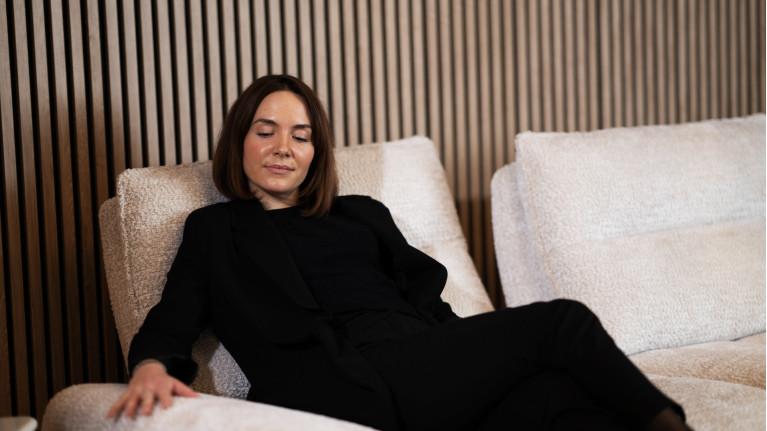 3-seater sofa ANITA | Timeless elegance and comfort