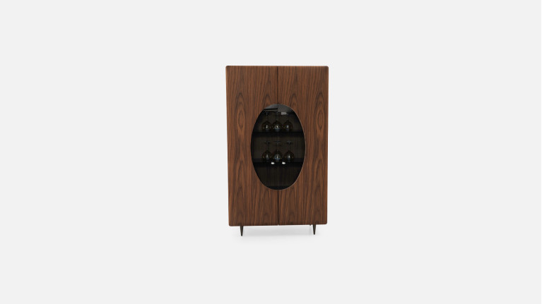 Vitrine 2 portes noyer DOLLY | Éclat discret et raffinement naturel