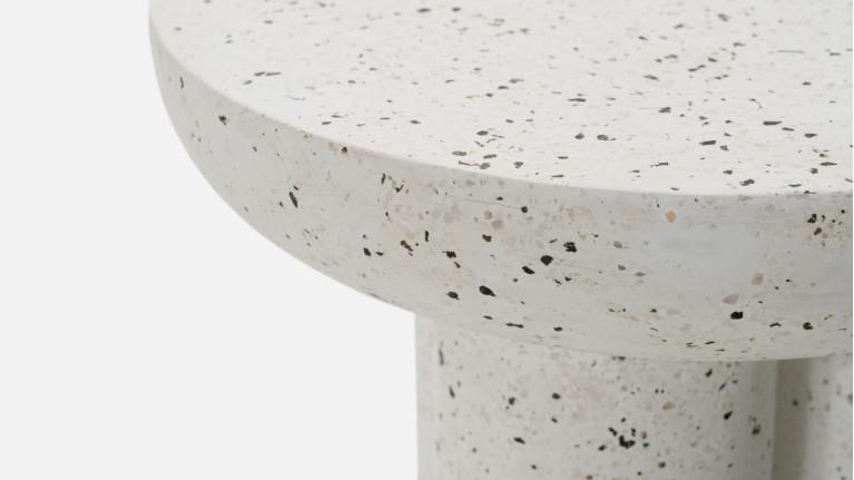 Bout de canapé RITA | Simplicity with a touch of elegance