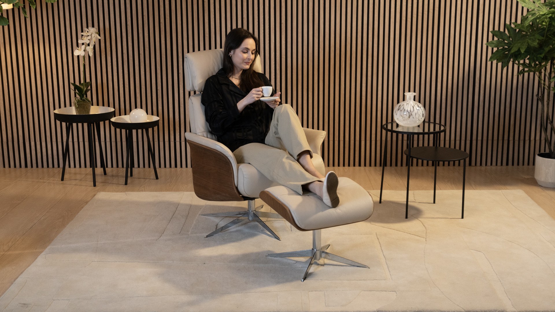 JULIO leather manual recliner | Comfort and elegance