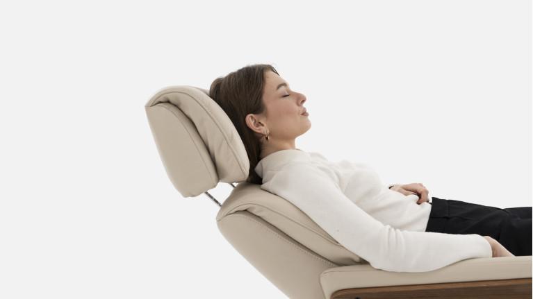 JULIO leather manual recliner | Comfort and elegance