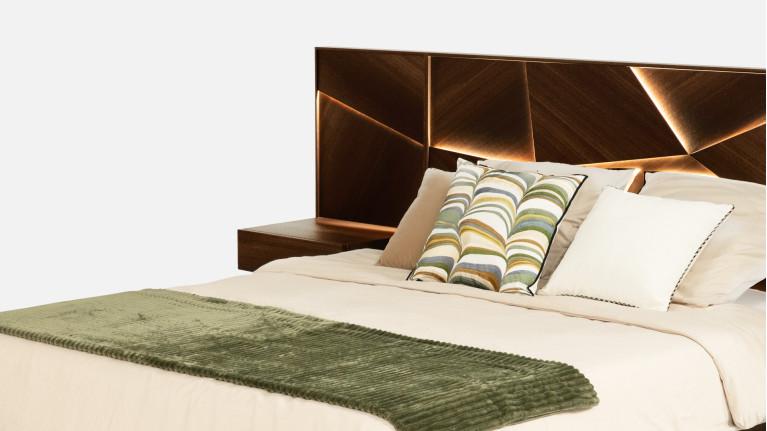ECLIPSE bed and nightstand set | Une chambre design