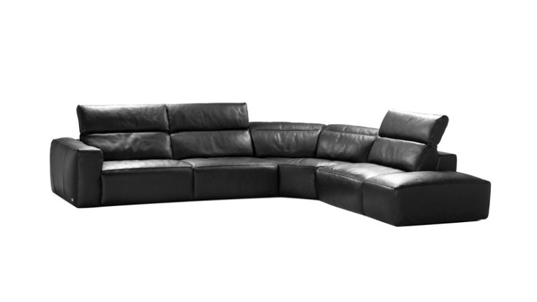BEVERLY electrically adjustable corner sofa - A sofa made to measure with the different configurations of this living room.