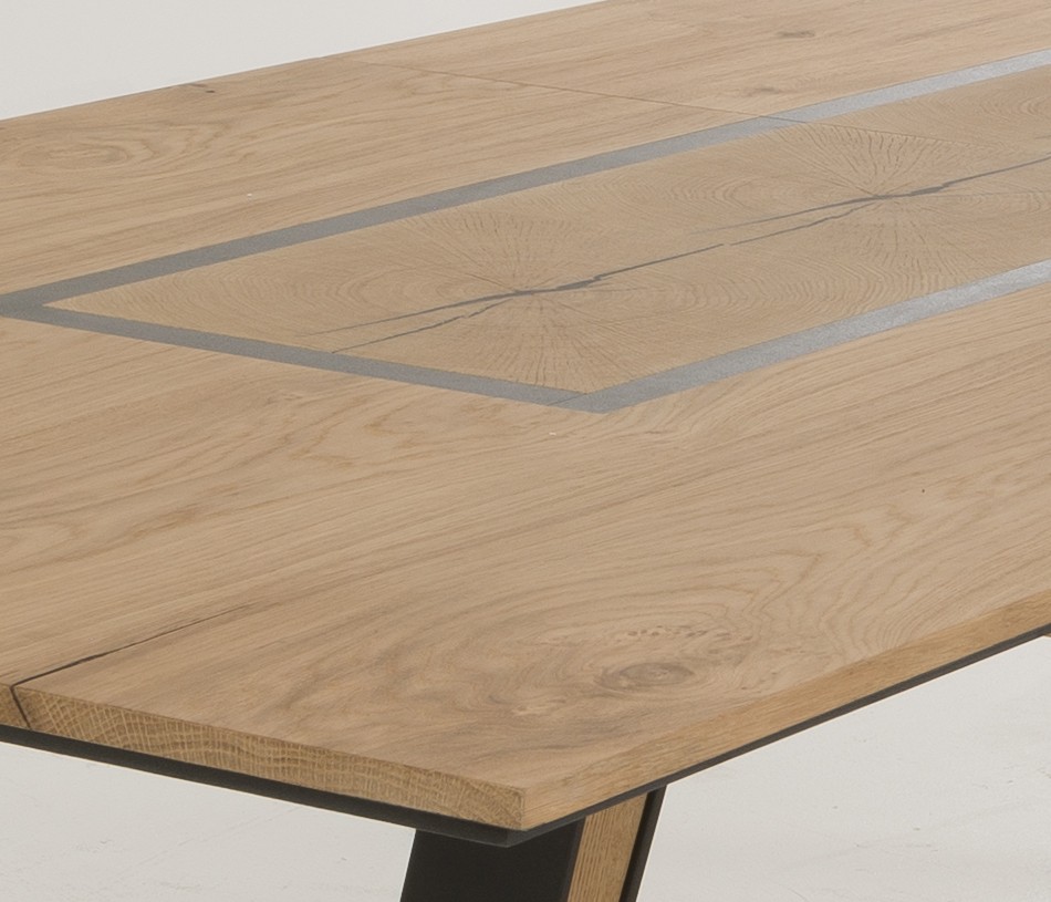 Table de repas extensible CHALET - Des détails soignés pour une table d'exception