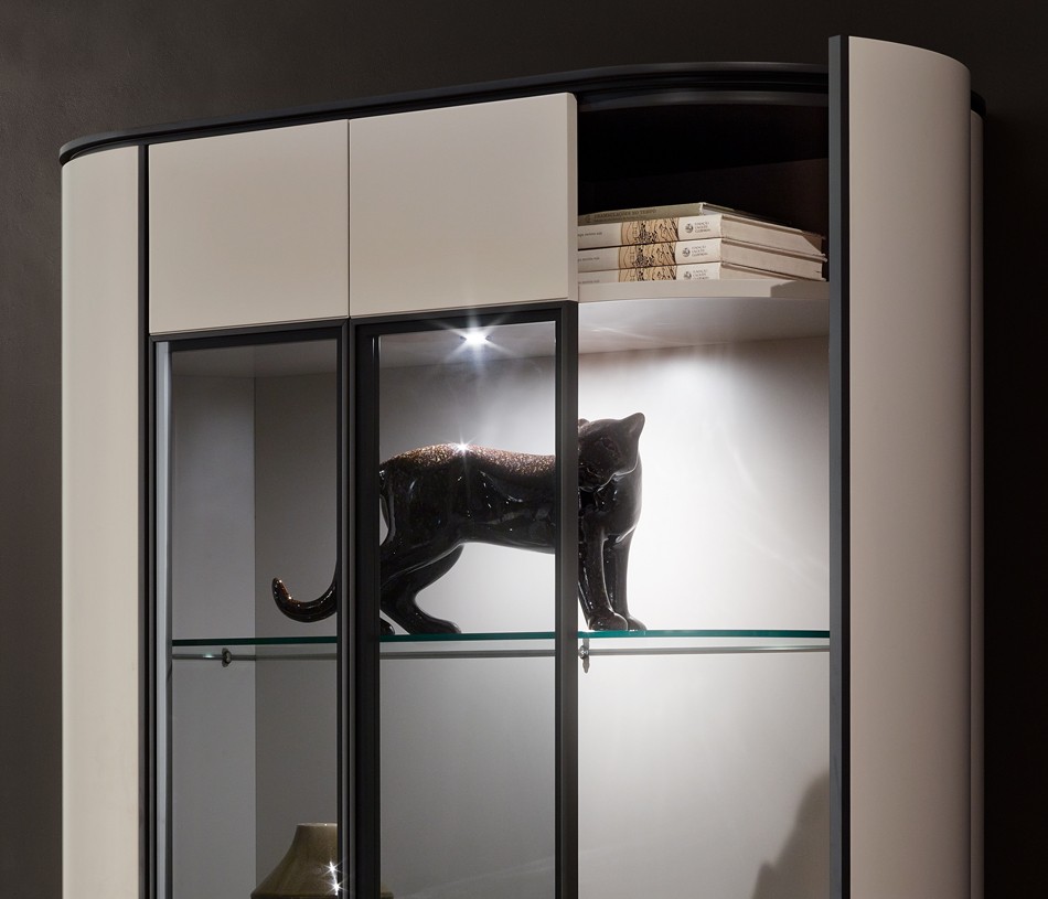 Vitrine design CIRCUS - Tout en courbe et en finesse